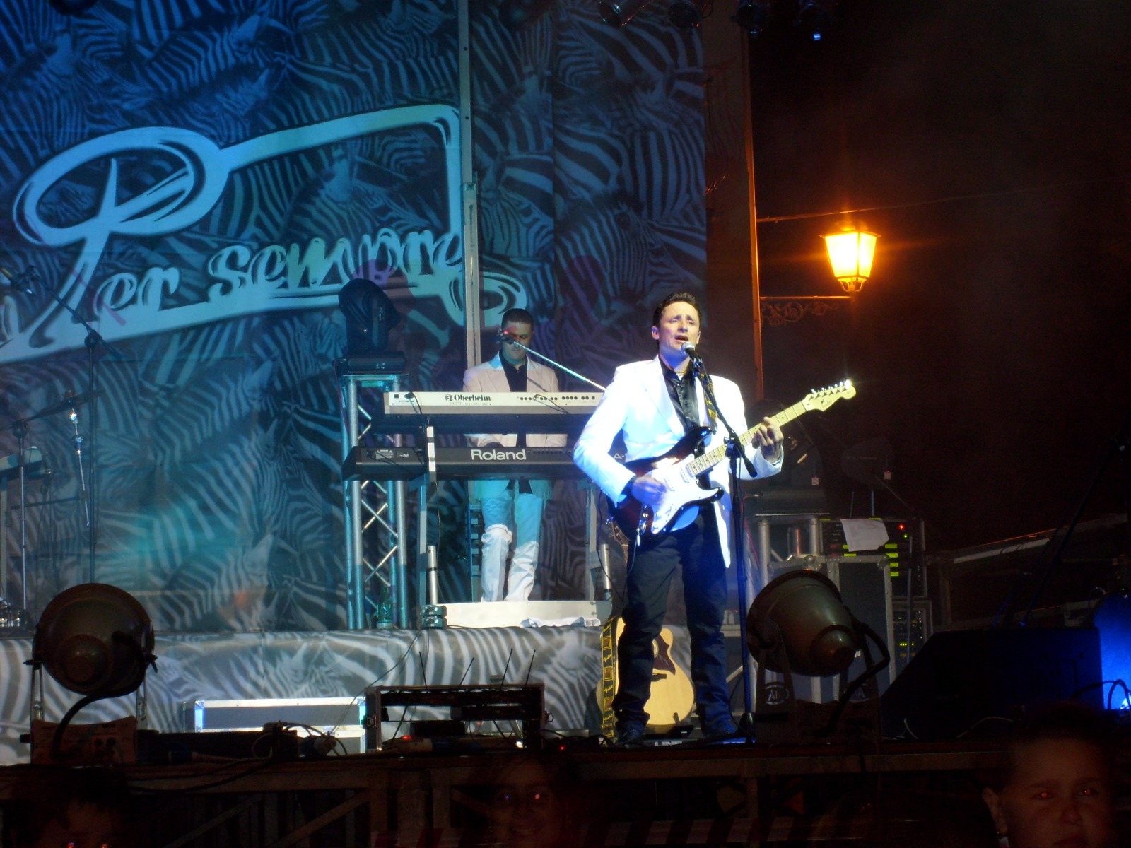 Scenografia zebrata – Amici Per Sempre live Viterbo